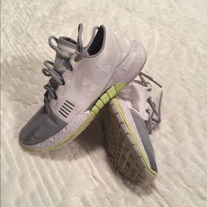 Under Amour Lifting Shoes - size 6.5